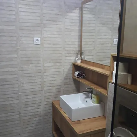 Serbian - 44, Gandijeva 184 Bezanija