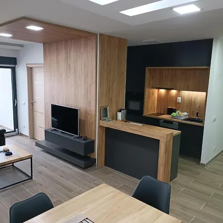 Serbian - 44, Gandijeva 184 *