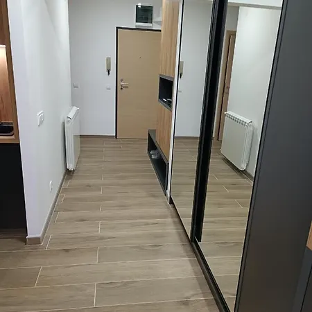Serbian - 44, Gandijeva 184 Apartment *