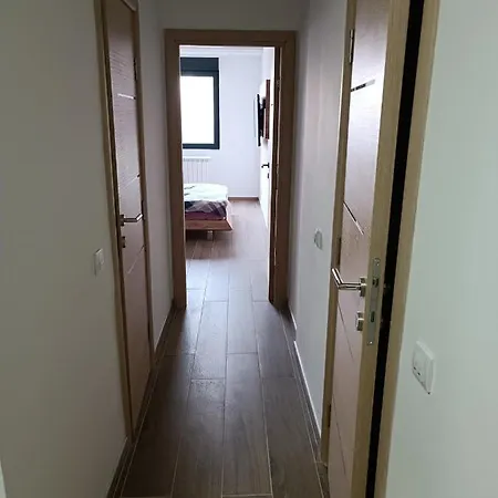 Apartment Serbian - 44, Gandijeva 184 *