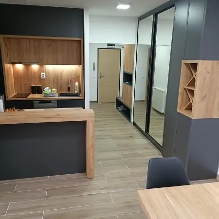 Serbian - 44, Gandijeva 184 Appartement *