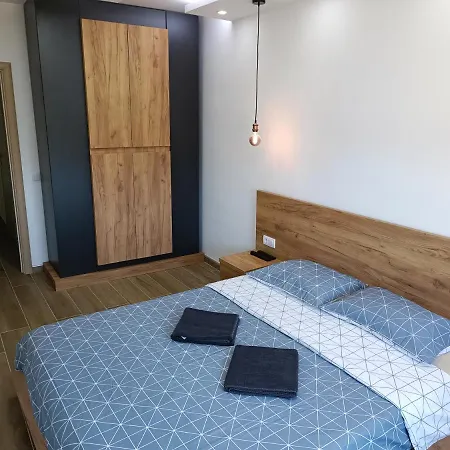 Serbian - 44, Gandijeva 184 Bezanija