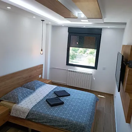 Serbian - 44, Gandijeva 184 *