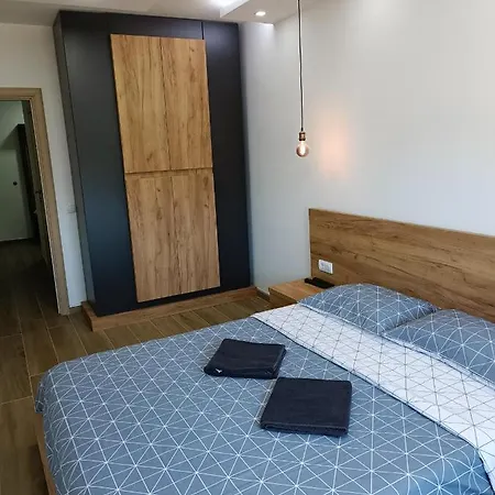 Serbian - 44, Gandijeva 184 Apartment Bezanija