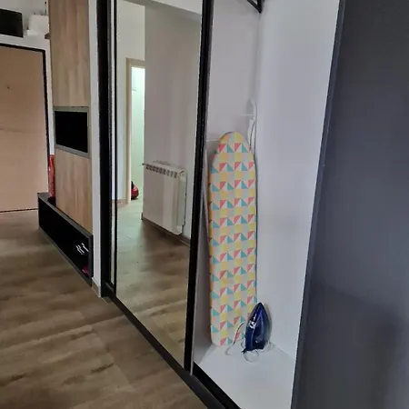 Serbian - 44, Gandijeva 184 * Bezanija