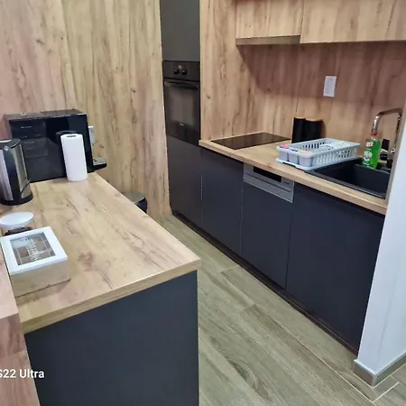 Serbian - 44, Gandijeva 184 * Bezanija