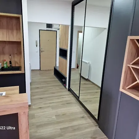 Serbian - 44, Gandijeva 184, Free Parking Apartman