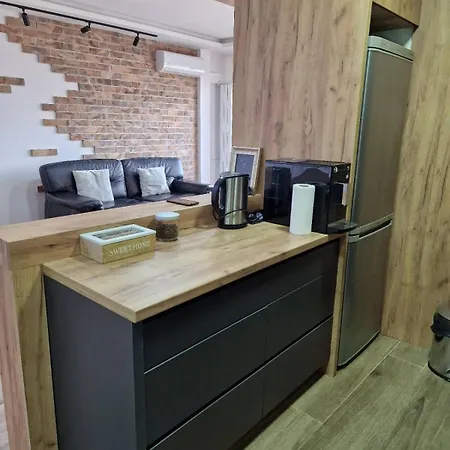 Serbian - 44, Gandijeva 184