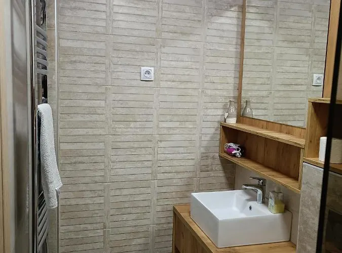 Apartman Serbian - 44, Gandijeva 184, Free Parking