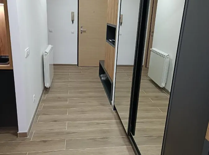 Serbian - 44, Gandijeva 184, Free Parking Apartman *