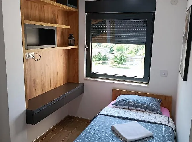 Serbian - 44, Gandijeva 184, Free Parking *