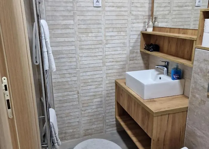 Serbian - 44, Gandijeva 184, Free Parking Apartman *