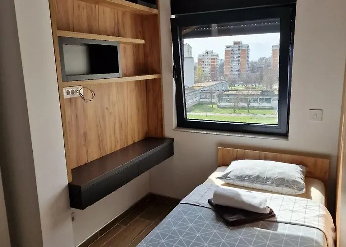 Apartman Serbian - 44, Gandijeva 184, Free Parking