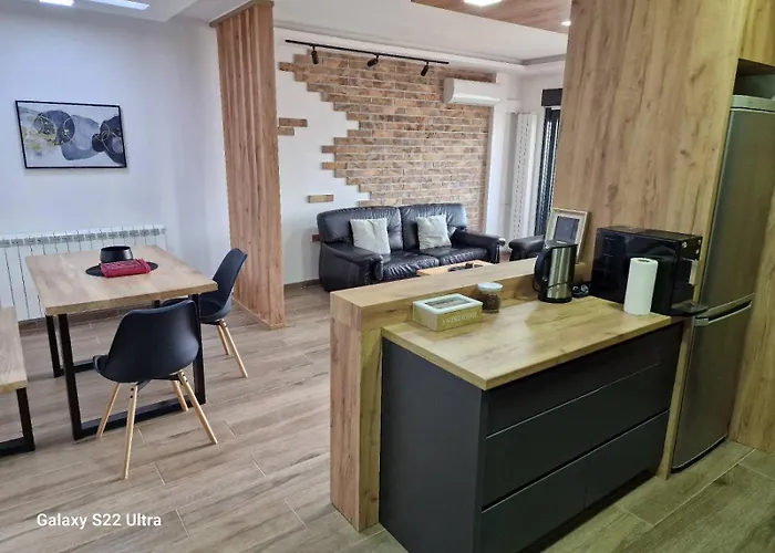 Apartman Serbian - 44, Gandijeva 184, Free Parking *